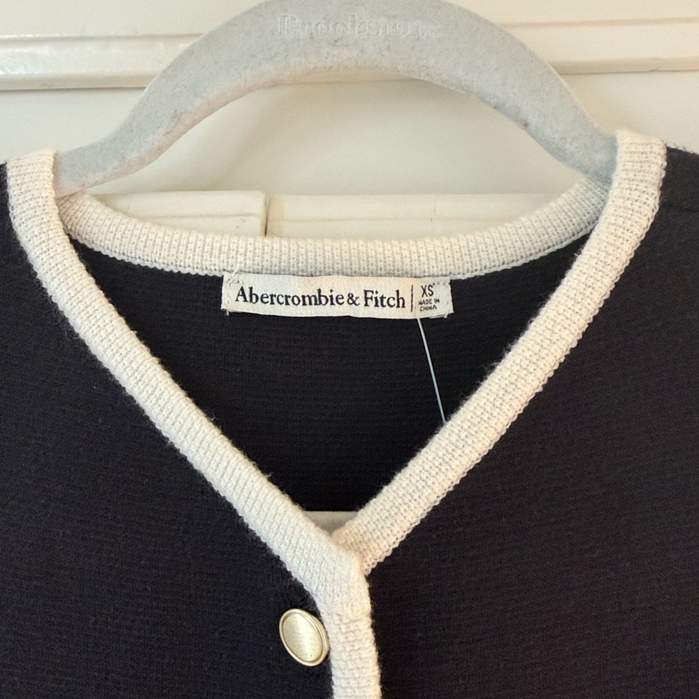 A&F Maura Sweater Vest - Never Worn!! - Picture 3 of 4